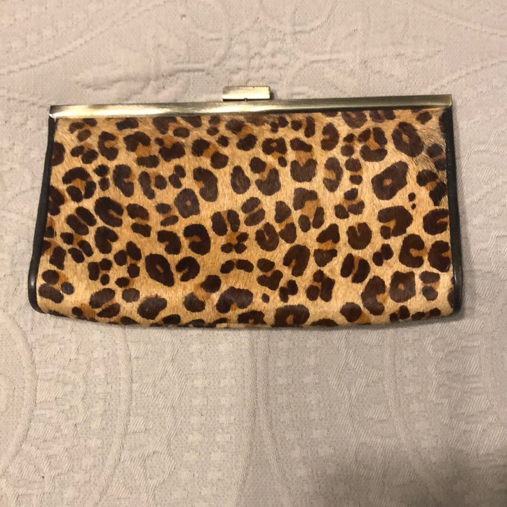 Leopard clutch